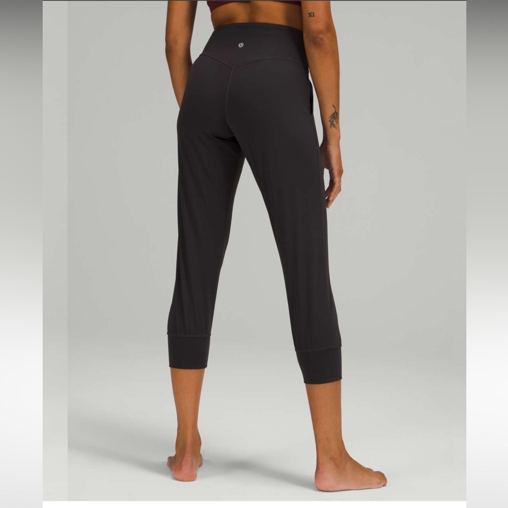 #30. NWOT. Lululemon Align Jogger Crop *23"